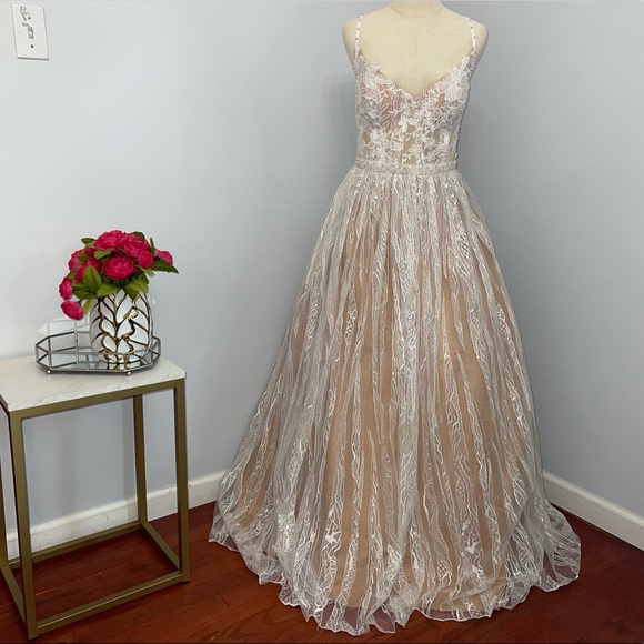 Mac Duggal Floral Appliqué Contrasting Tulle Ballgown New With Tag - Picture 1 of 16